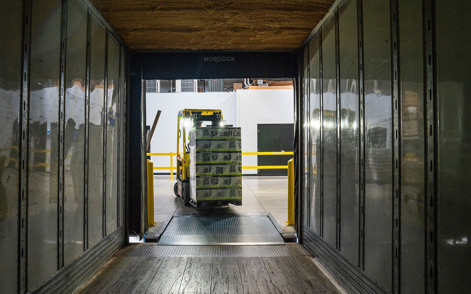 Загрузка контейнера