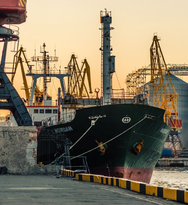 Корабль в порту отправления